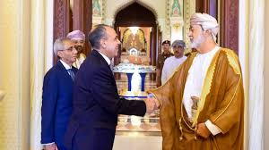 رسالة تضامن من السيسي إلى سلطان عُمان عبر وزير الخارجية خلال زيارة إلى مسقط