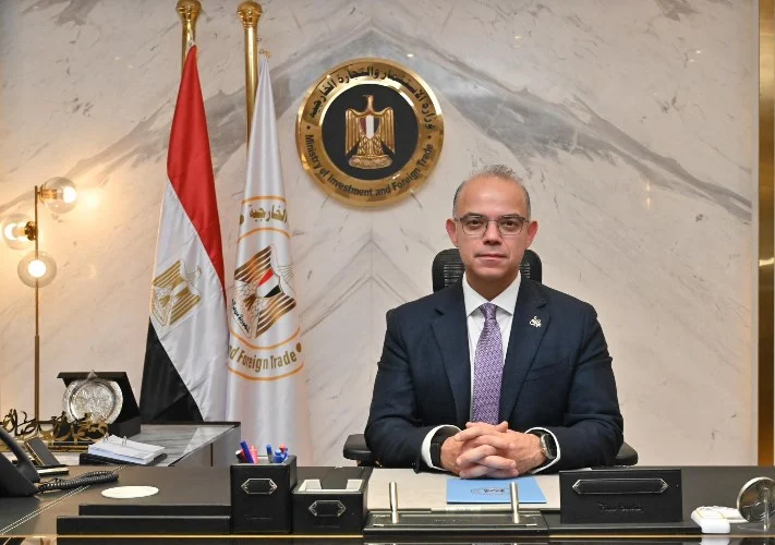 وزير الاستثمار يوجه بإلغاء توثيق عقود التأجير التمويلي لمشروعات المناطق الحرة