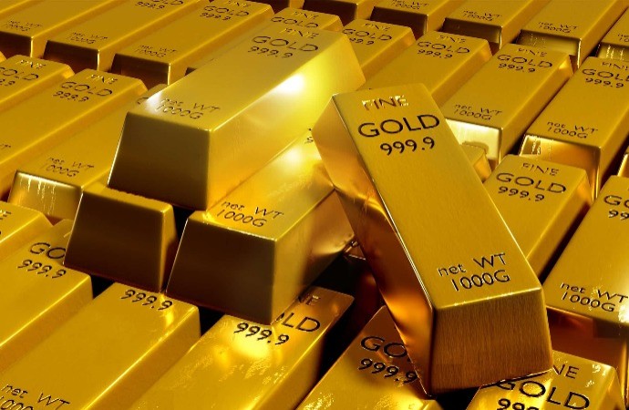 الذهب يتراجع مع ترقب حذر قبيل مهلة ترامب لإيران