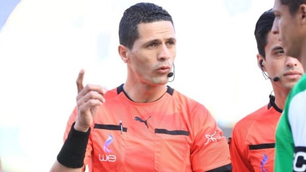 الأهلي يتقدم بشكوى ضد الحكم محمود وفا ويطالب بالتحقيق في قراراته وسماع محادثات الـVAR