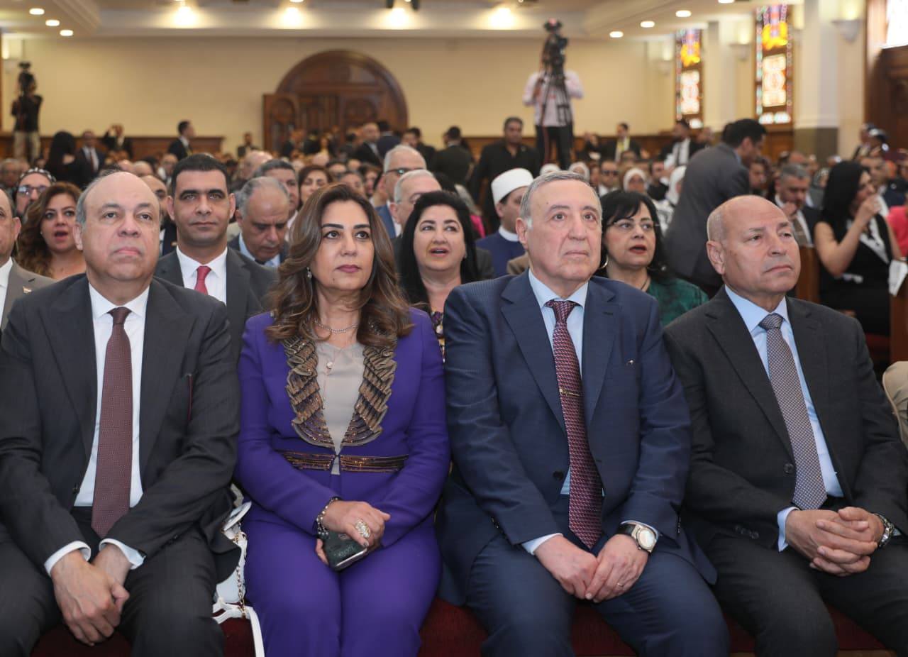 وزير الطيران يهنئ قداسة البابا تواضروس الثاني بعيد القيامة المجيد ويشهد احتفالية الكنيسة الإنجيلية