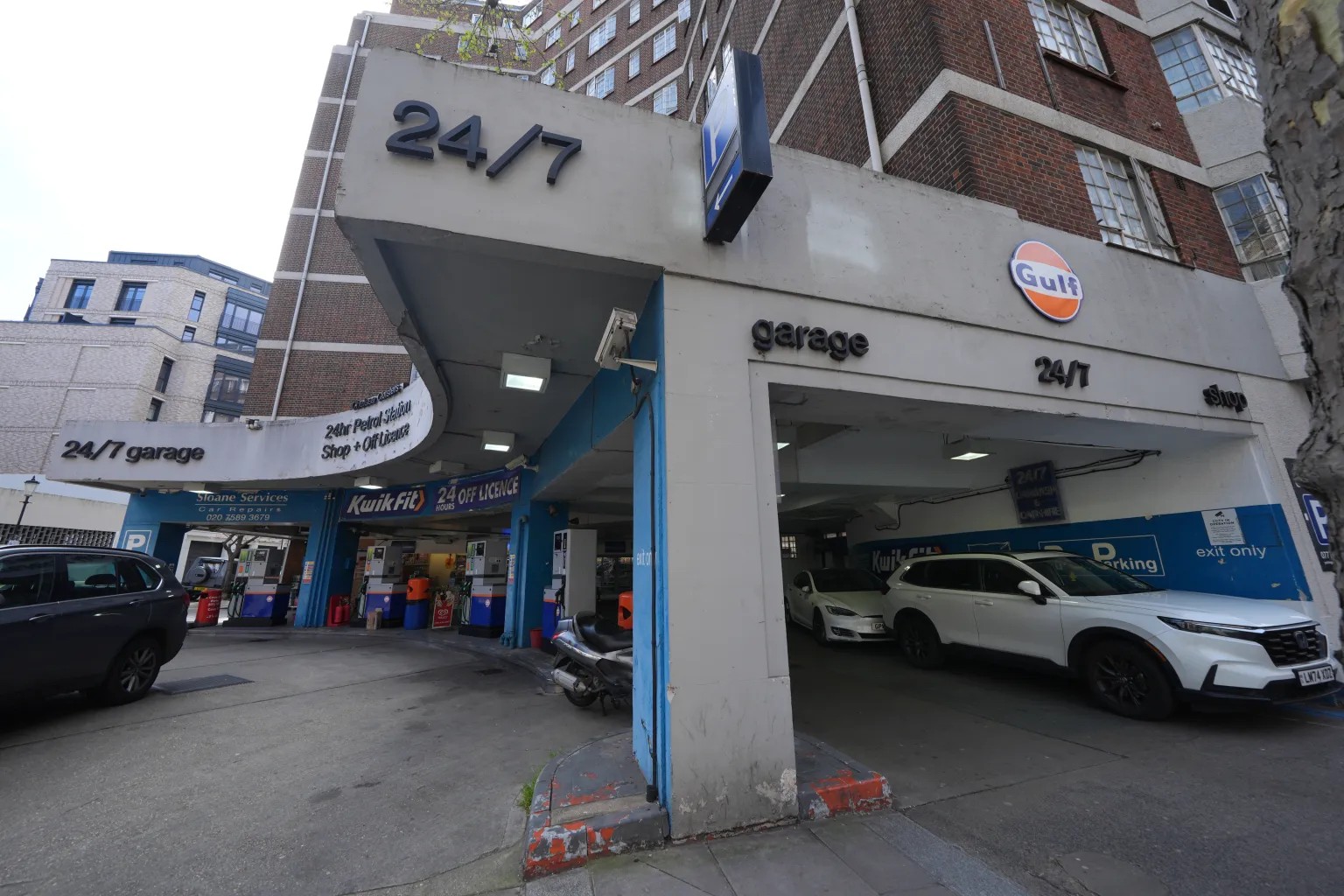 أسعار البنزين في بريطانيا عند أعلى مستوى في عامين والديزل يقفز 30% مع تصاعد حرب إيران