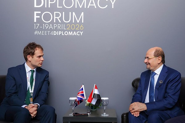 رئيس الوزراء اليمني يبحث مع وزير بريطاني تعزيز الشراكة ودعم جهود التعافي