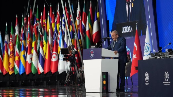 الأردن يدعو من إسطنبول لفرض عقوبات على إسرائيل وإنهاء الاحتلال