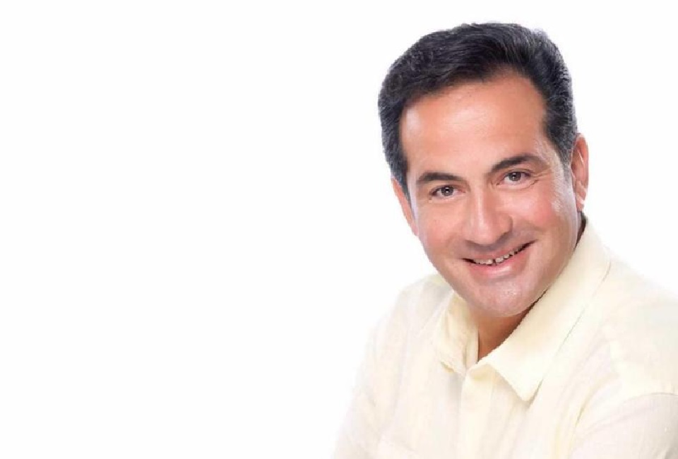 الفنان محمد ثروت يخضع لعملية جراحية بعد تعرضه لأزمة صحية