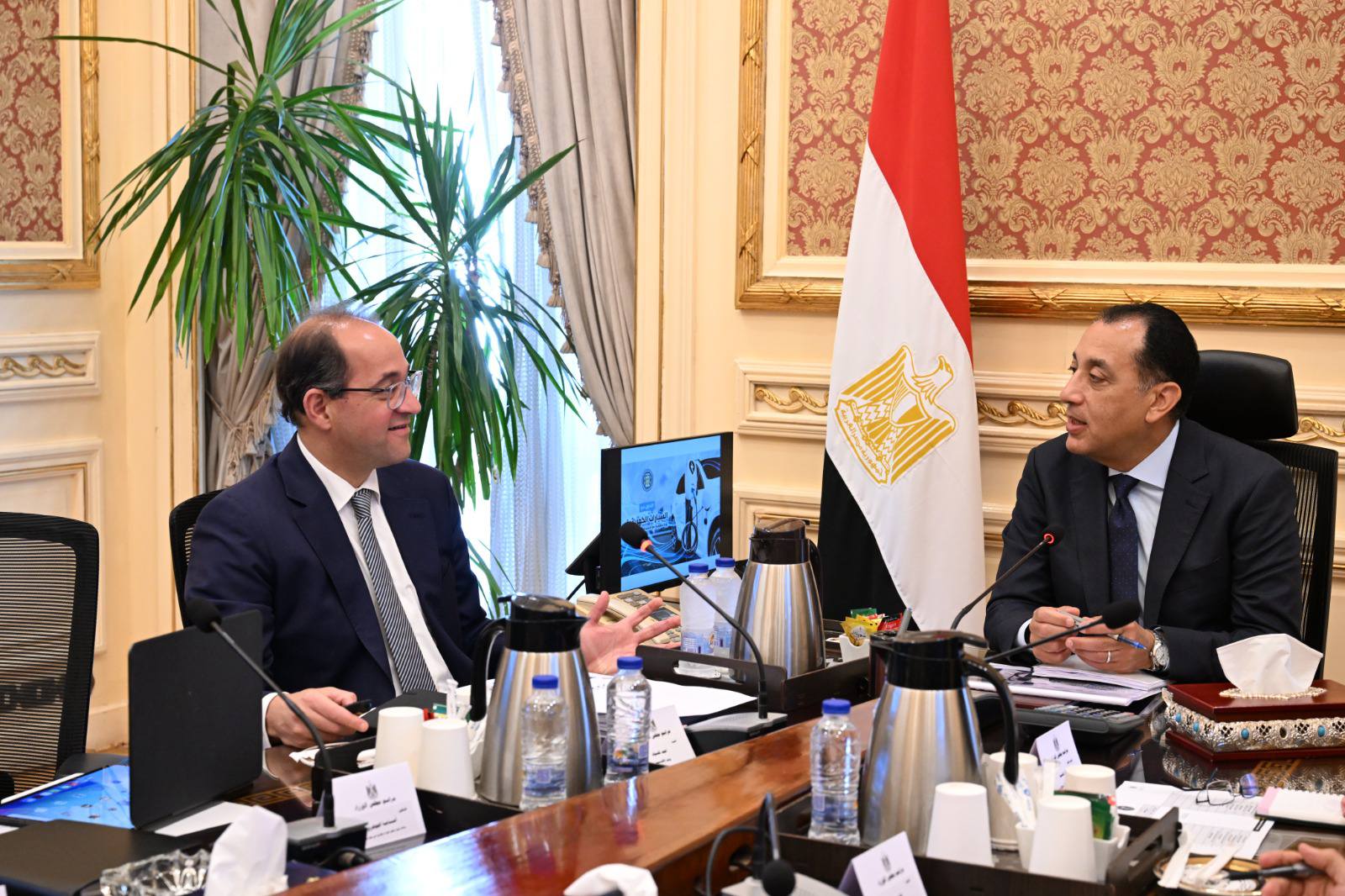 الحكومة المصرية تبدأ خطوات التحول إلى السيارات الكهربائية