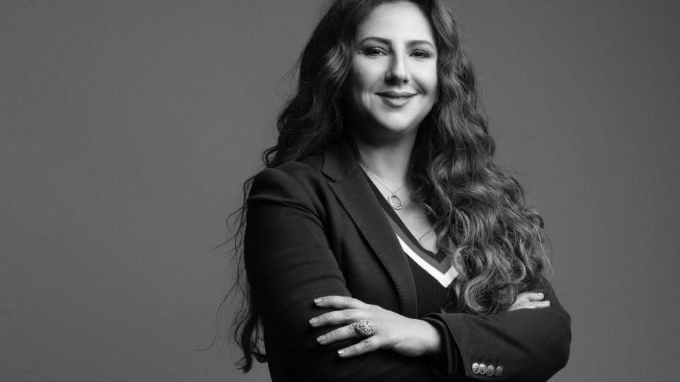 وفاة المصممة المغربية سميرة الحدوشي بعد مسيرة حافلة في عالم الأزياء