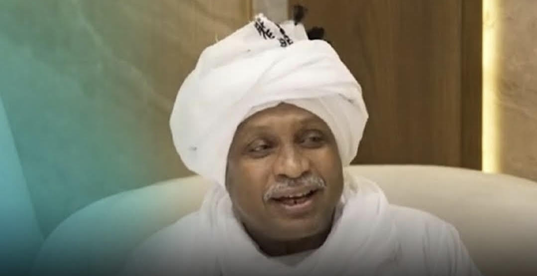 زوجة رئيس الوزراء السوداني الأسبق تتقدم ببلاغ رسمي ضد شخص انتحل صفتها 