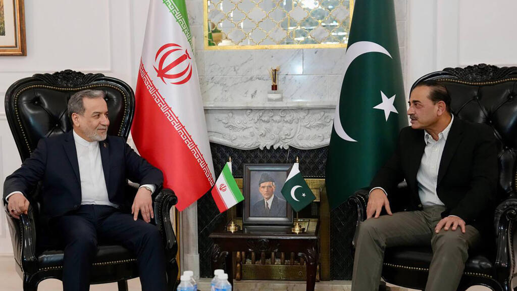 وفد إيراني برئاسة عراقجي يتوجه إلى باكستان للإشراف على المحادثات الفنية بشأن الاتفاق مع واشنطن