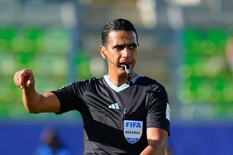 جلال جيد يواصل التألق في مونديال 2026 ويؤكد مكانة التحكيم المغربي عالميا