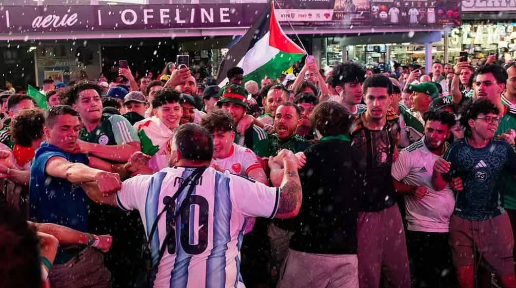 مشاحنات بين جماهير الجزائر والأرجنتين في تايمز سكوير قبل مواجهتهما في كأس العالم 2026