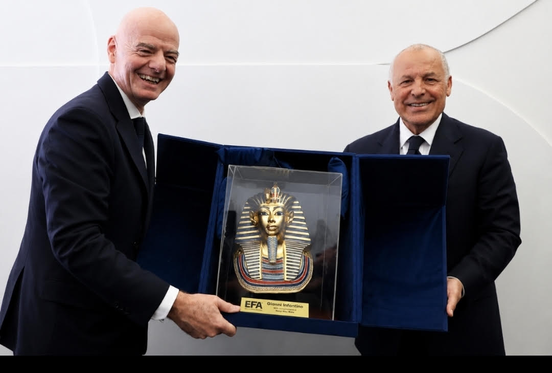 إنفانتينو يهدي الاتحاد المصري درعا تذكاريا لكأس العالم 2026 يحمل اسم الرئيس السيسي