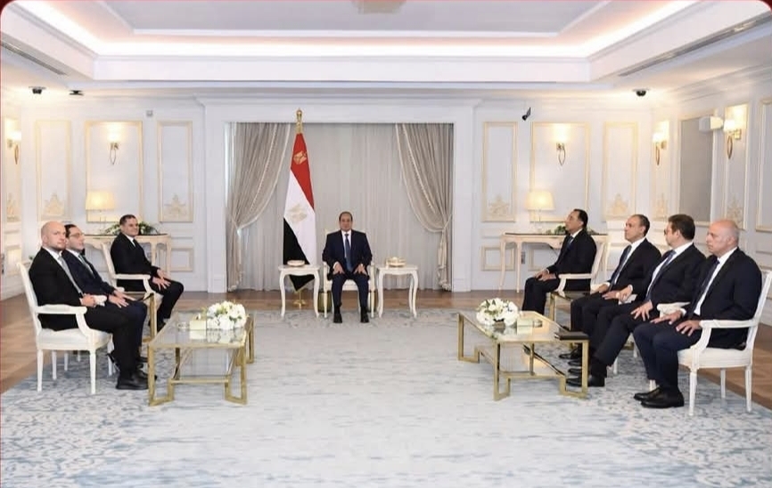الرئيس السيسي ورئيس حكومة الوحدة الوطنية الدبيبة يؤكدان دعم استقرار ليبيا ووحدة أراضيها خلال لقائهما بالقاهرة