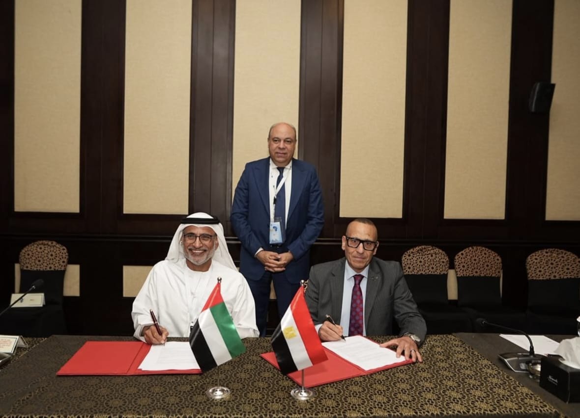 مصر والإمارات توقعان مذكرة تفاهم لتعزيز الربط الجوي والتوسع في خدمات النقل بين البلدين.