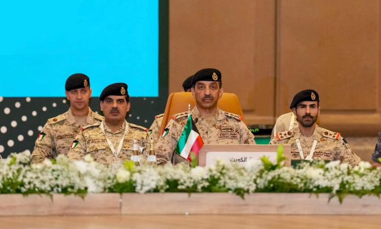 قائد التحالف البحري الدفاعي يكشف أهداف التحالف بقيادة السعودية