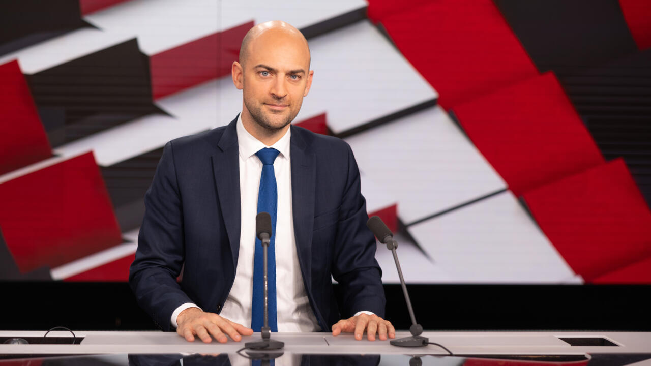 فرنسا تعتزم طرد دبلوماسيين إيرانيين قريبا