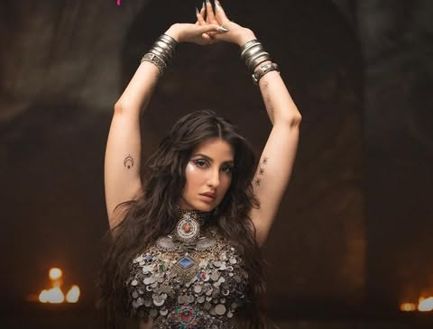 النجمة الكندية المغربية نورا فتحي تحيي أول حفل موسيقي لها في مصر ضمن فعاليات صيف الساحل الشمالي