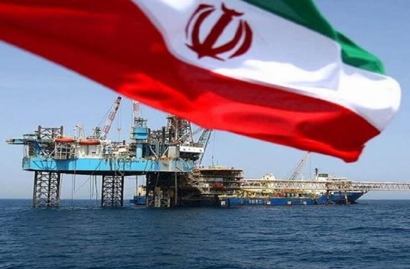 أزمة ديون تضرب عملاق النفط الإيراني… بنك حكومي يجمد حسابات شركة النفط الوطنية