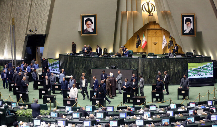 إيران تجرم التواصل مع وسائل إعلام تصفها بـ«المعادية»