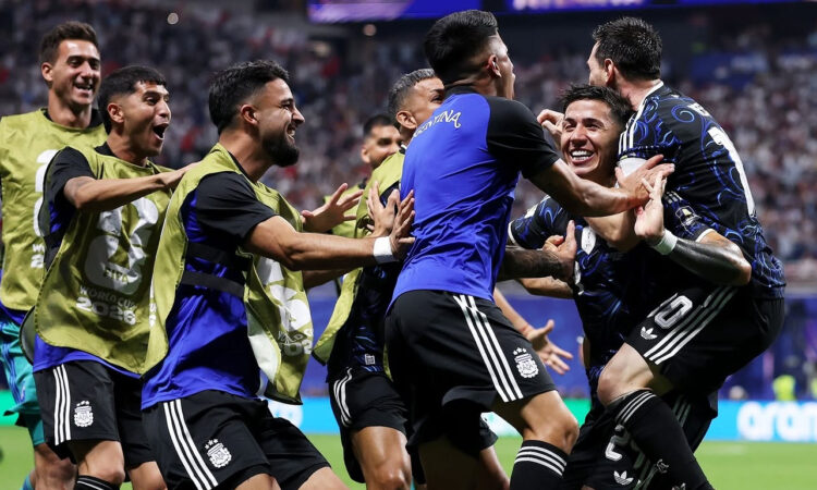 الأرجنتين تعلن يوم هزيمة انجلترا في المونديال  «يوم وطني للمنتخب»