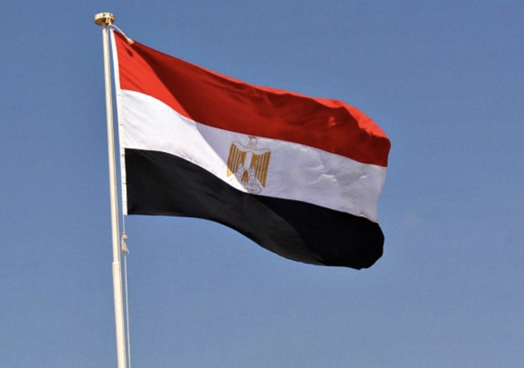 النقل المصرية تنفي أي صلة لمصر بسفينة «تياهاما» المستهدفة قبالة اليمن
