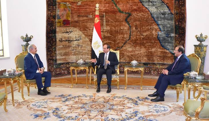 السيسي يستقبل خليفة حفتر ويؤكد دعم مصر لوحدة ليبيا واستقرارها