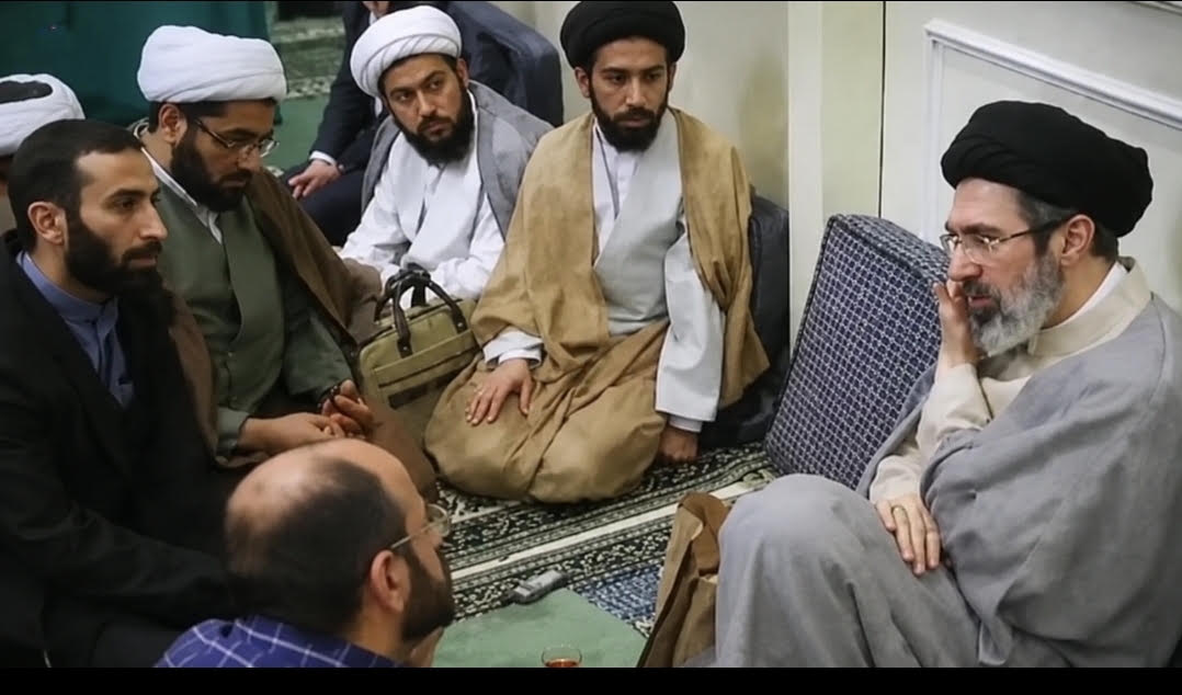  وكالة إيرانية تنشر فيديو غامضا لمجتبى خامنئي… وتشكيك في توقيت تصويره