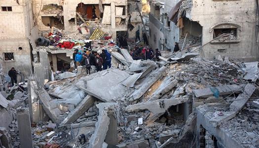 انتشال رفات 28 شهيدا من تحت أنقاض منزل مدمر في غزة