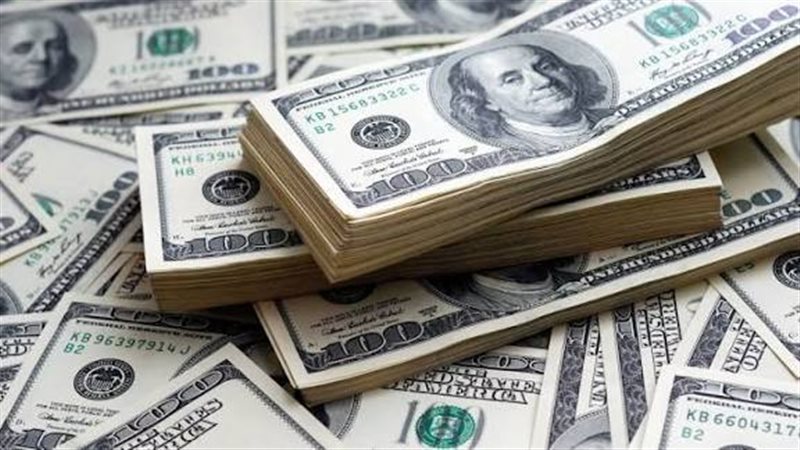 الدولار يقترب مجددا من 52 جنيها في مصر مع عودة الارتفاع