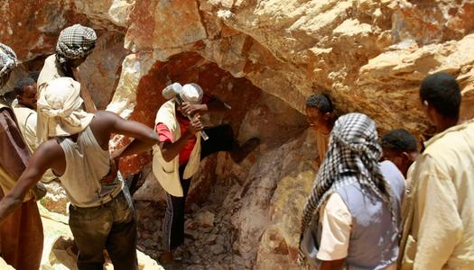 مصرع 60 عاملا في انهيار منجم للذهب بغرب كردفان… ومفقودون تحت الأنقاض