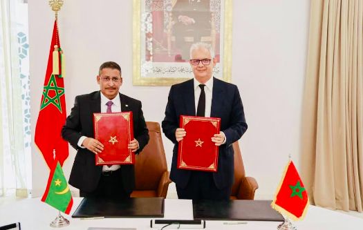 المغرب وموريتانيا توقعان اتفاقا لإعادة تأهيل وتوسعة الطريق الوطني الرابط بين البلدين