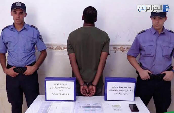 الأمن الجزائري يفكك «إدارة موازية» لتزوير الوثائق البيومترية