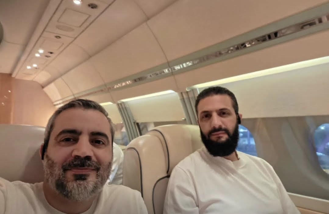 الشيباني ينشر صورة برفقة الشرع خلال عودتهما من نيويورك