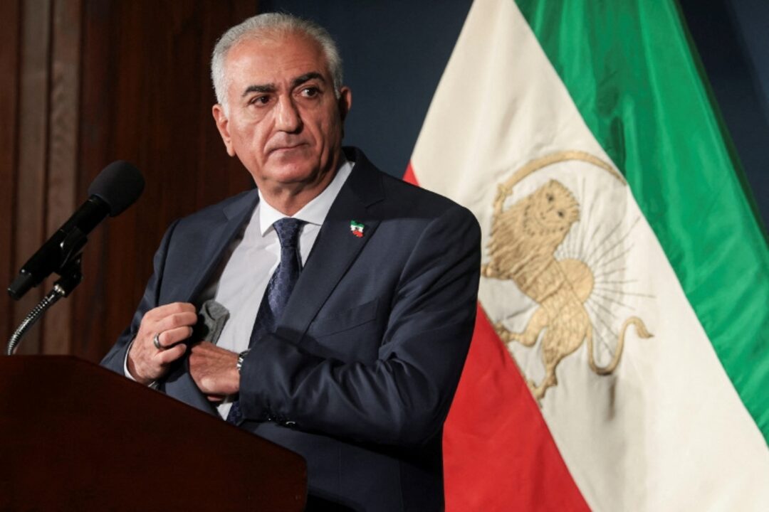 رضا بهلوي: هجوم مطار الرياض يؤكد أن النظام الإيراني لا يسعى إلى السلام