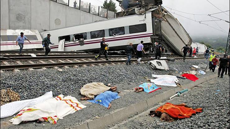 حادث خطير يوقف حركة القطارات فائقة السرعة بين مدريد والأندلس في إسبانيا…وأنباء عن قتلى