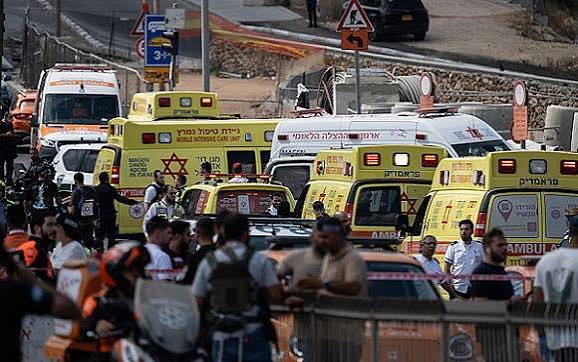 نتنياهو يأمر بفرض طوق أمني على الخليل ويهدد بإغلاق الضفة الغربية عقب الهجوم المسلح