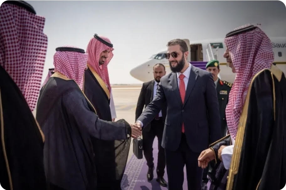أحمد الشرع يصل الرياض في زيارة رسمية لبحث العلاقات السورية السعودية