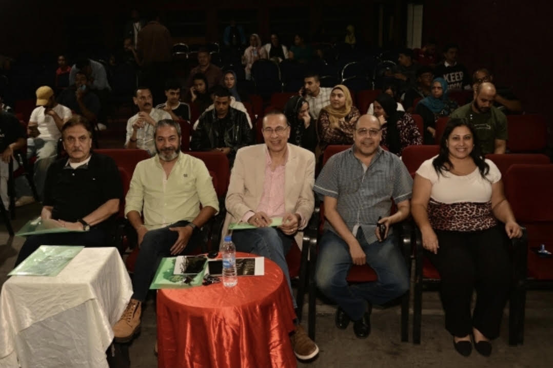 «من غرفة مظلمة إلى مستشفى المجانين»… عرضان يقدمان ليلة مسرحية مختلفة في مهرجان «آفاق مسرحية 2026»